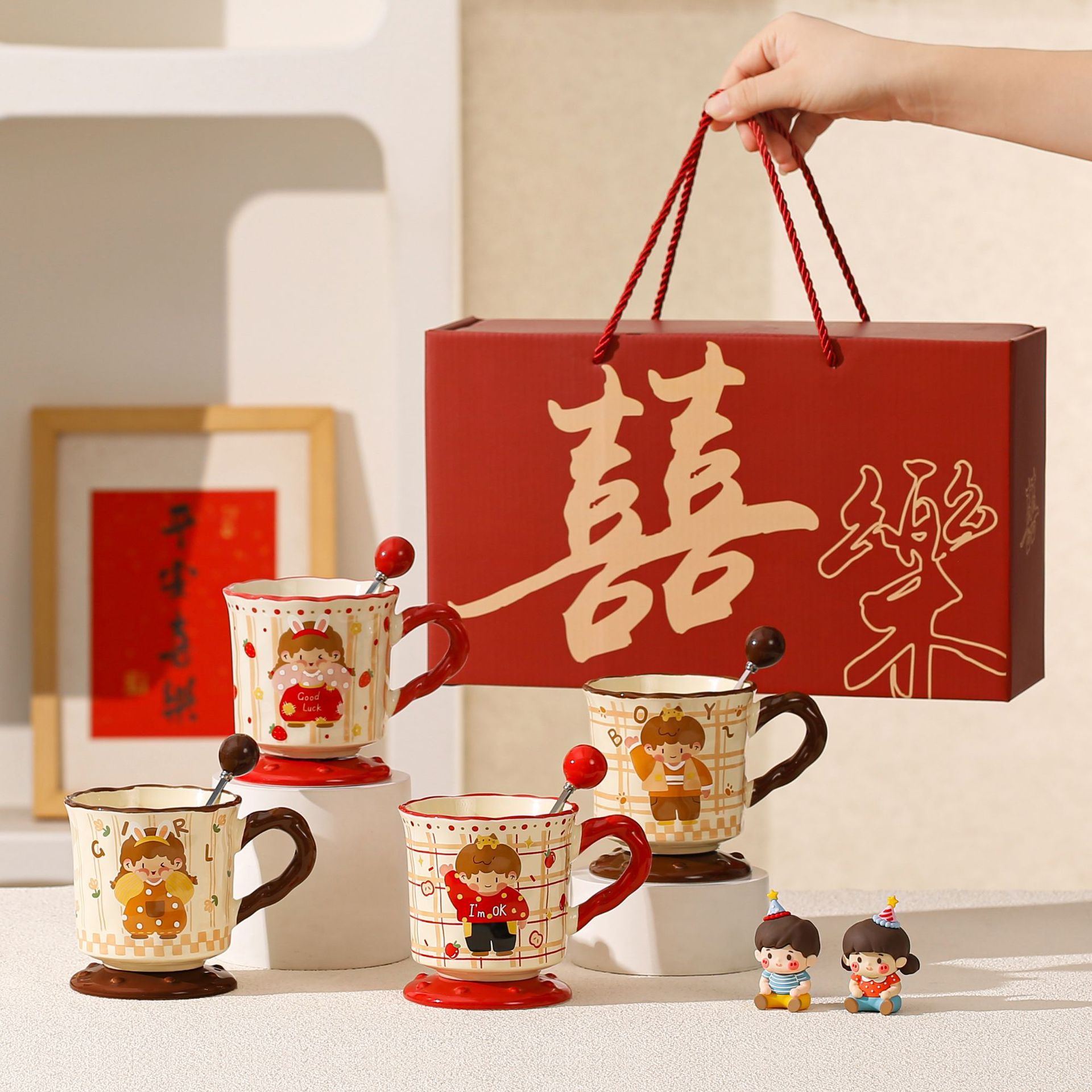 Personalidad creativa encantadora para niños y niñas copas de pie alto copas de pareja de copas de mano regalo de alto valor facial tazas de café de cerámica tazas de agua