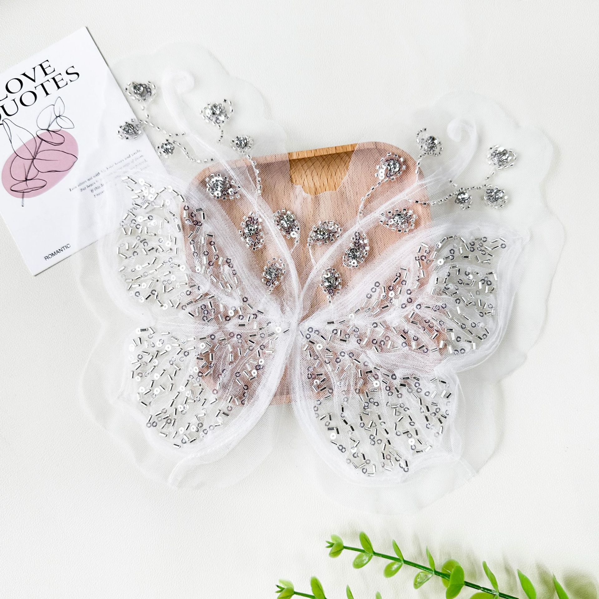 Pegatinas bordadas de malla de mariposa tridimensional con lentejuelas vestido decorativo de diamantes de imitación vestido de novia pijamas accesorios de vestido pegatinas de tela en stock image 4