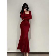 安可拉红新款方领长袖鱼尾法式连衣裙辣妹气质步步收腰生莲长裙女