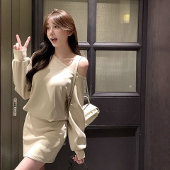 韩系小心机气质辣妹斜领露肩设计感收腰显瘦A字包臀长袖连衣裙女