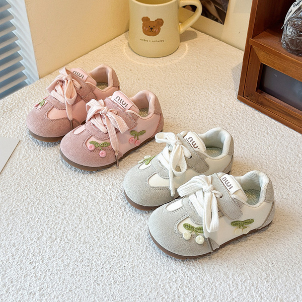 Fashionable sneakers