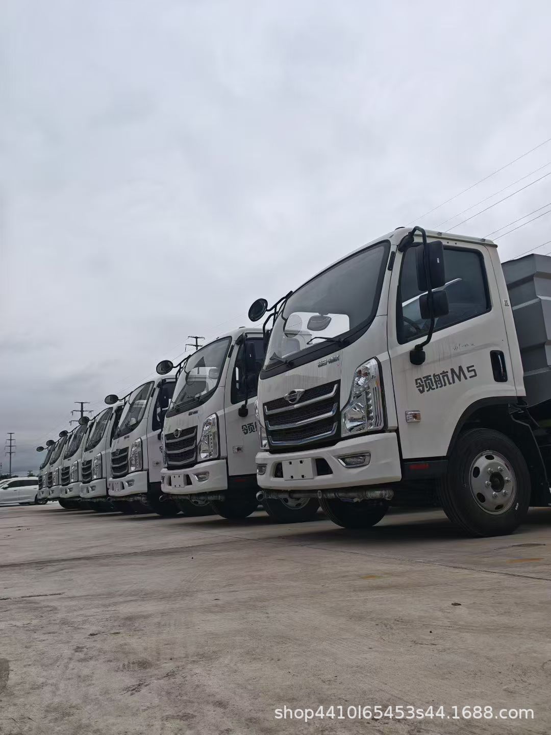 Qifang Blue Brand Source Manufacturer Direct Sales, Sprinkler Truck Wholesale Manufacturer, Door-To-Door Delivery with License Plate Included