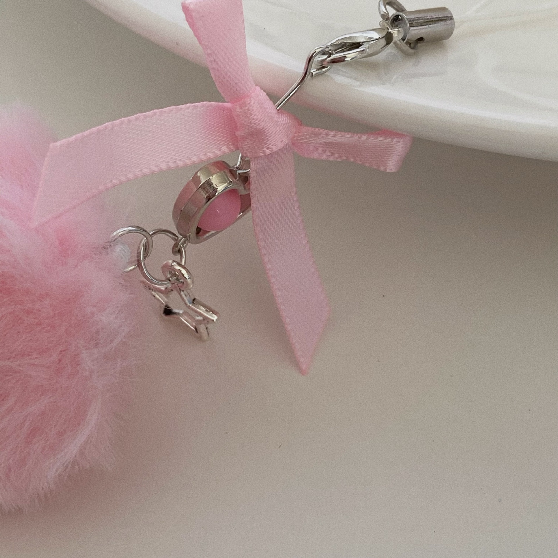 30g Weight Mobile Phone Chain, Keychain Classification 1 Piece Quantity Holiday, Daily Occasion Seto fur Material Bow Knot Pattern Pom Poms Design Cute Style 1 Piece Cute Bow Knot Seto Fur Pom Poms Mobile Phone Chain Keychain 12
