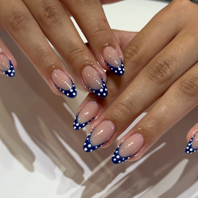 24-piece short almond-shaped press-on nails with blue polka dots, French minimalist design, adhesive false nails 24-piece short almond-shaped press-on nails with blue polka dots, French minimalist design, adhesive false nails