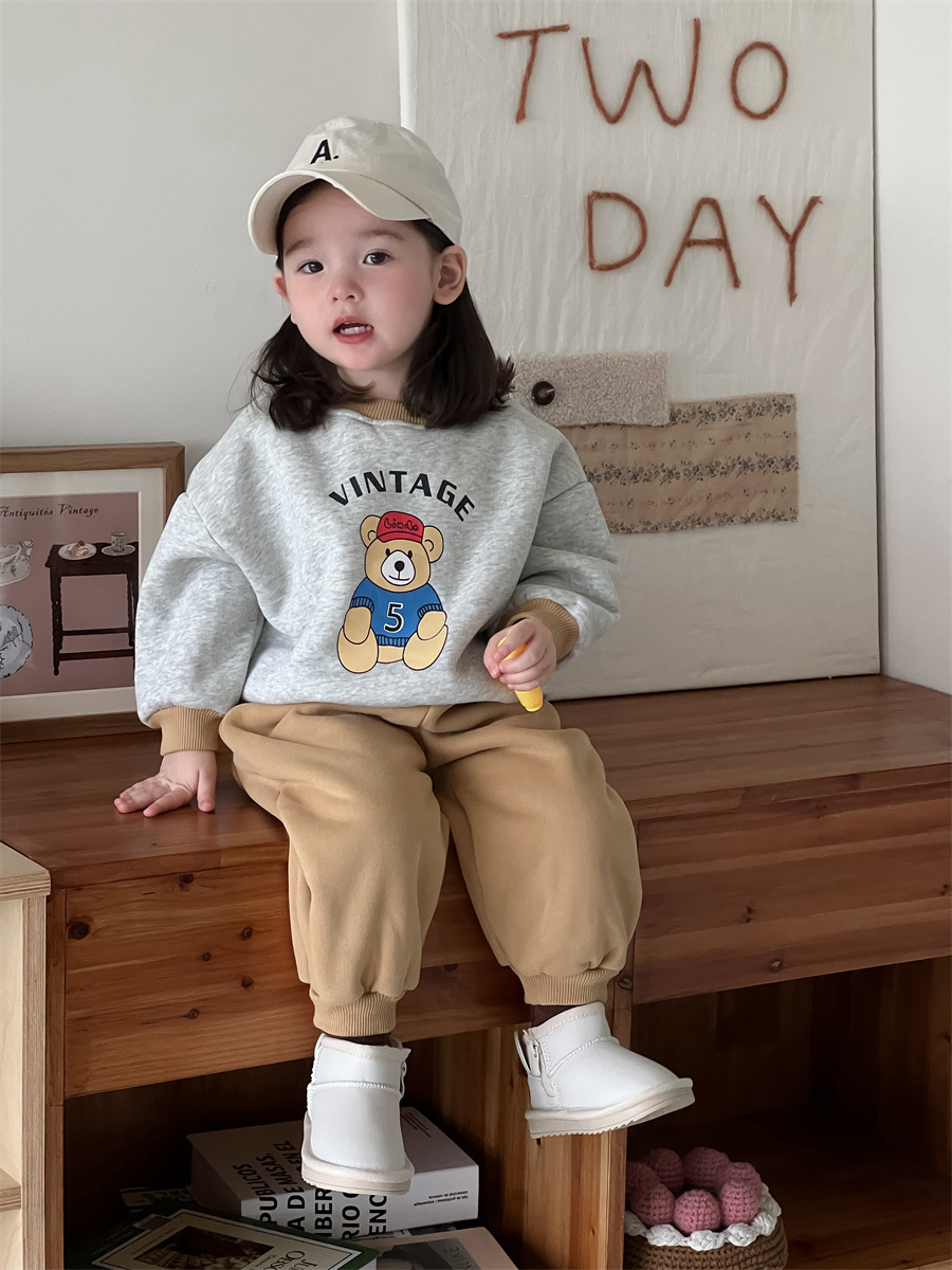 Baby otoño invierno conjunto de ropa infantil coreana gruesa 2025 ropa de bebé, niños y niñas, osos pequeños con ropa de invierno de lana