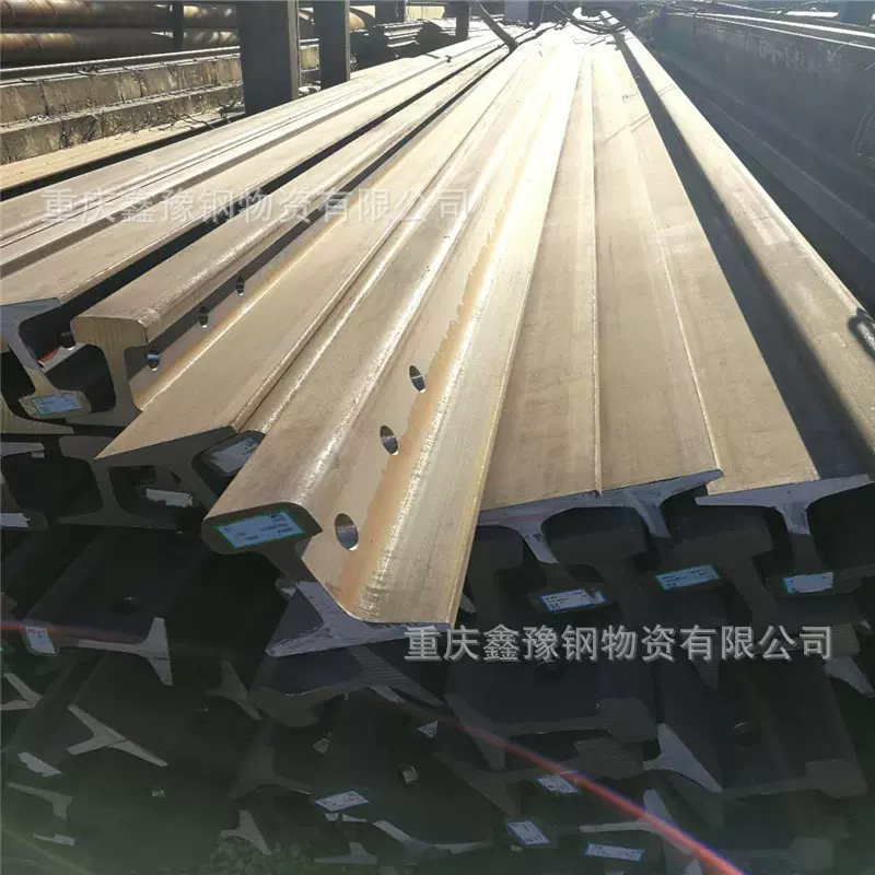 贵阳钢轨规格齐全 轻轨铁路专用道轨钢QU120 QU100钢轨