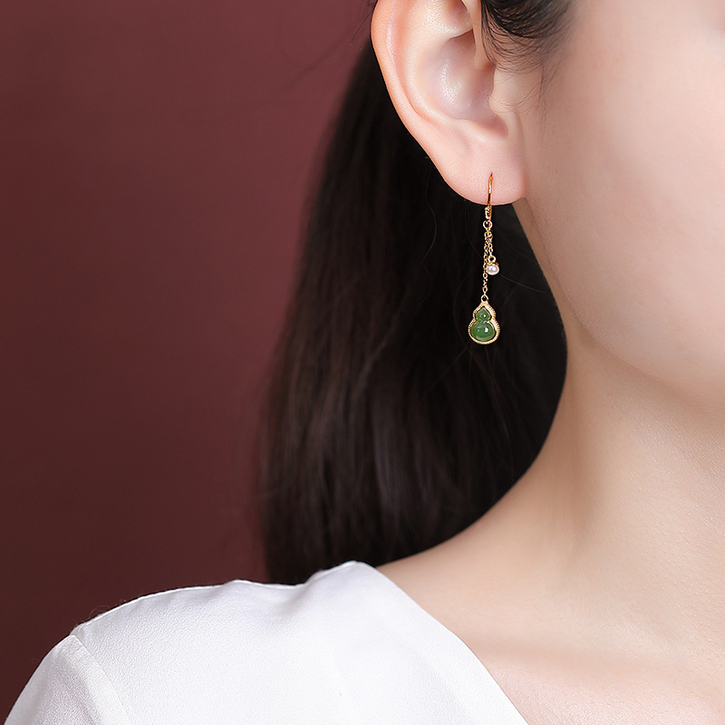 Bông tai bạc S925 mạ vàng đính ngọc bích Hetian và ngọc trai phong cách chinoiserie dáng dài — một cặp