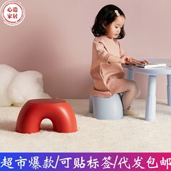 【心造】創意的な虹の腰掛けのシンプルな小さい板の腰掛けの家の丸い子供のかわいい腰掛けの滑り止めの丈夫な靴を交換します。