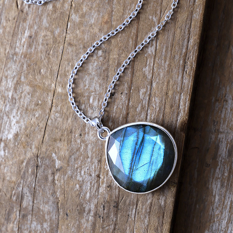 High quality fashionable pendant drop-shaped