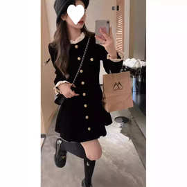 跨境法式小香赫本风丝绒连衣裙子女秋冬季2024新款收腰短款小黑裙