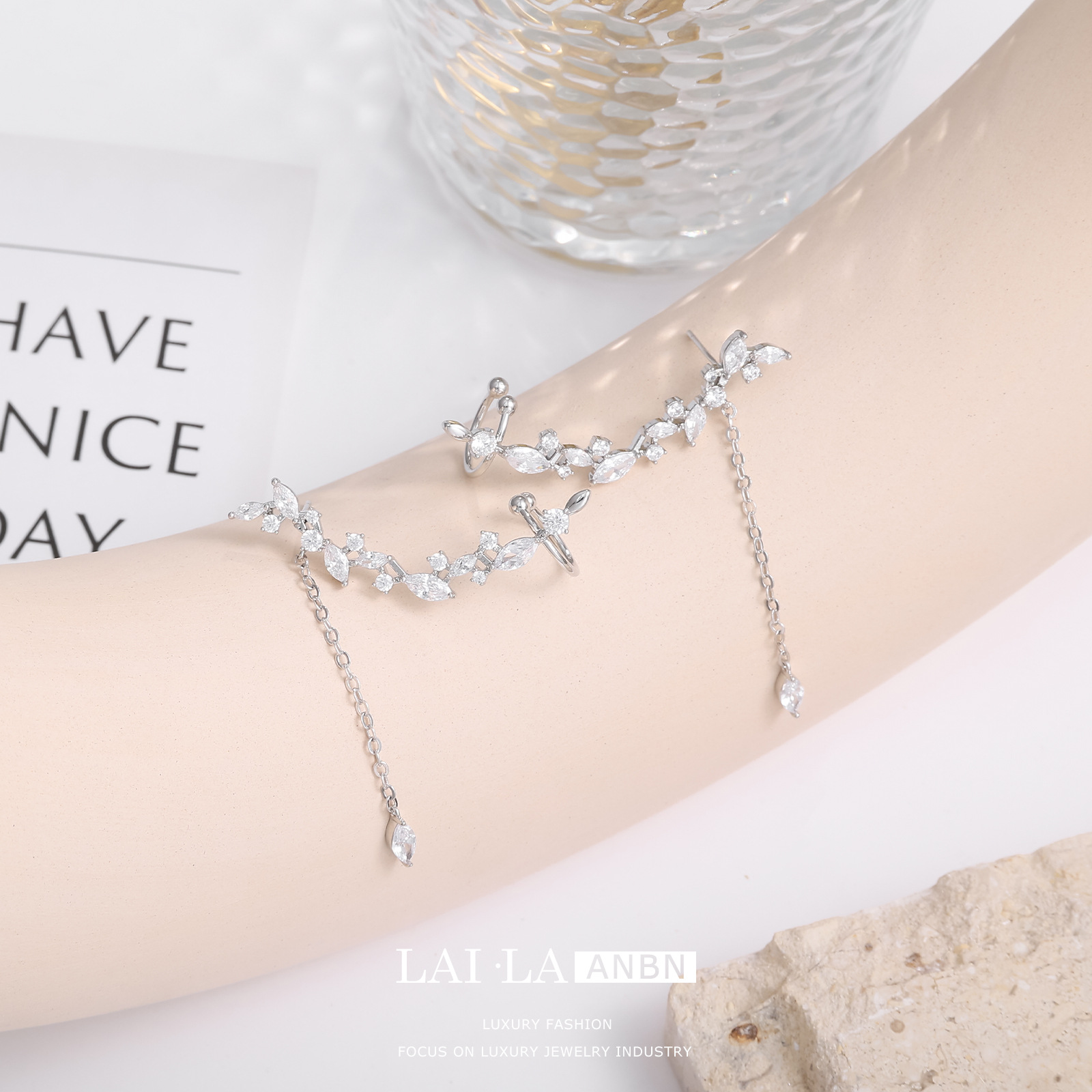 Mosquito bobina oreja clip hembra sin oreja clip de hueso de oreja de alto grado nicho diseño pendientes S925 pendientes de aguja de plata al por mayor