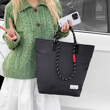 休闲大容量托特包女生外出轻便百搭布包外贸批发简约小众斜挎包包