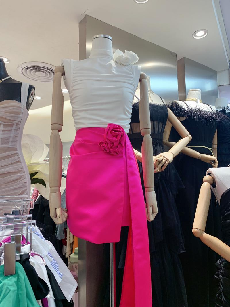 Title 1, Falda con flecos de flores y cadera con bolsa d...