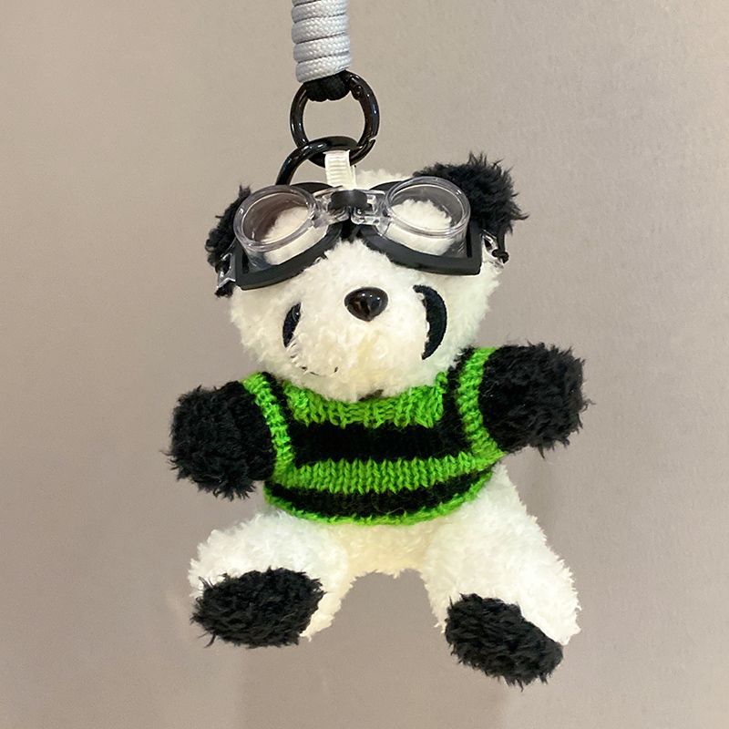 Insパイロットは熊のぬいぐるみのキーホルダーを着て、パンダの少女の心のバッグを掛けて飾ります。