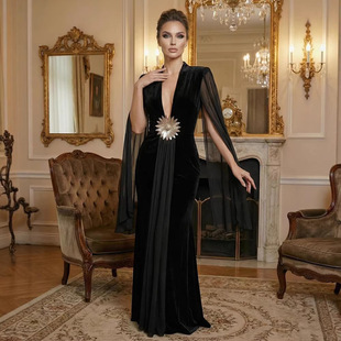 �����¿�Ů�Ը�V�I¶���W��͸ҕ�L�䃞���L���B��ȹ�Ɍ�����Y��