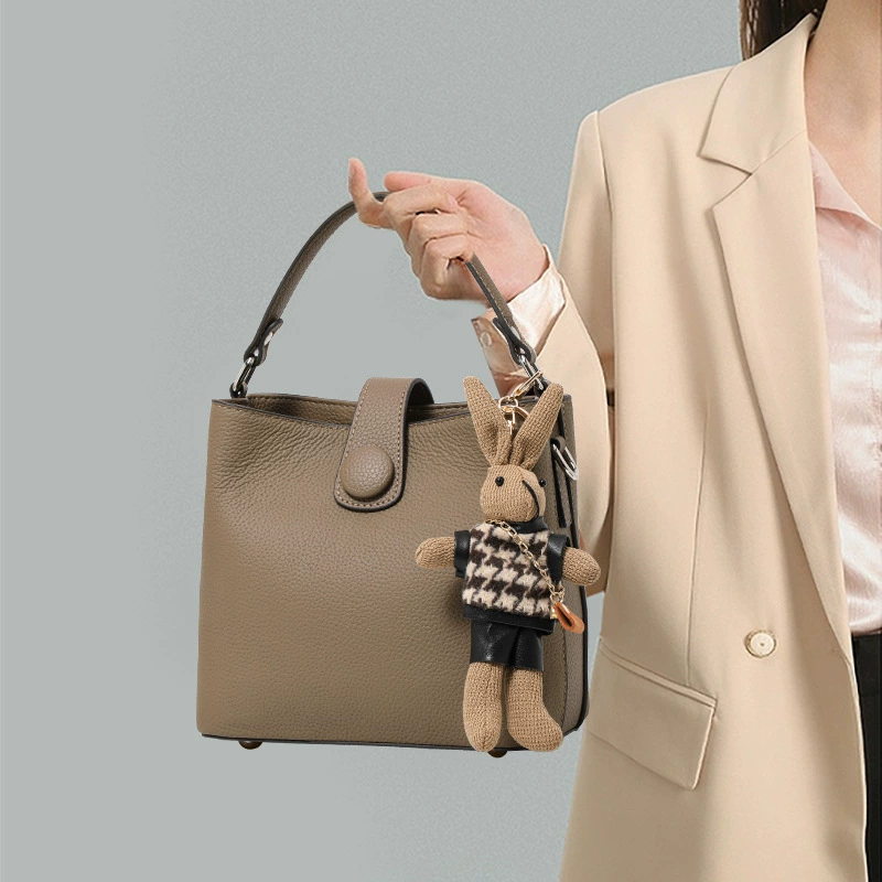 Universal fashionable handheld shoulder bag