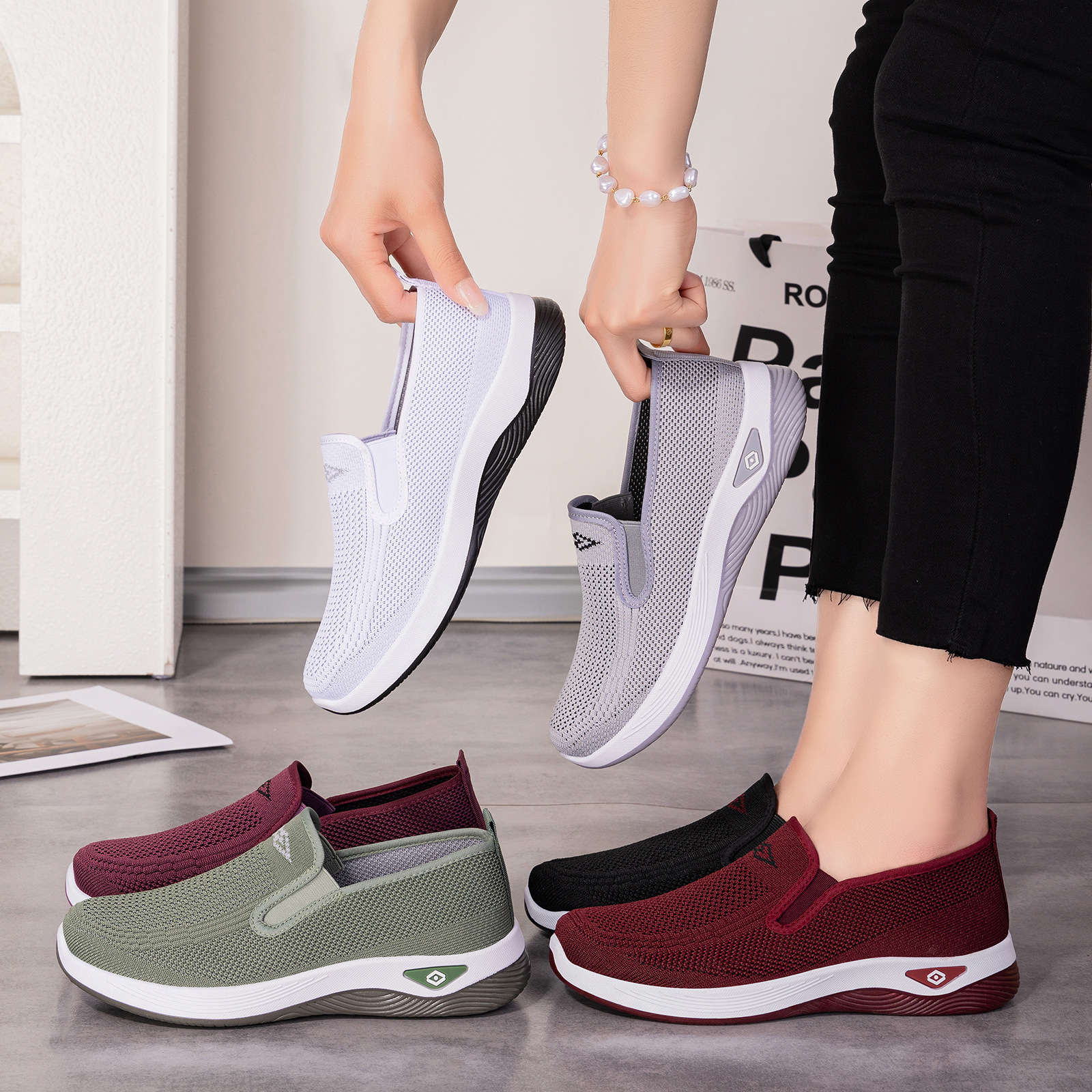 Zapatos de tela de verano para mujer, suela blanda, estilo antiguo de Pekín, venta al por mayor, dropshipping, transpirables, ligeros, cómodos, informales, para madres de mediana edad y mayores