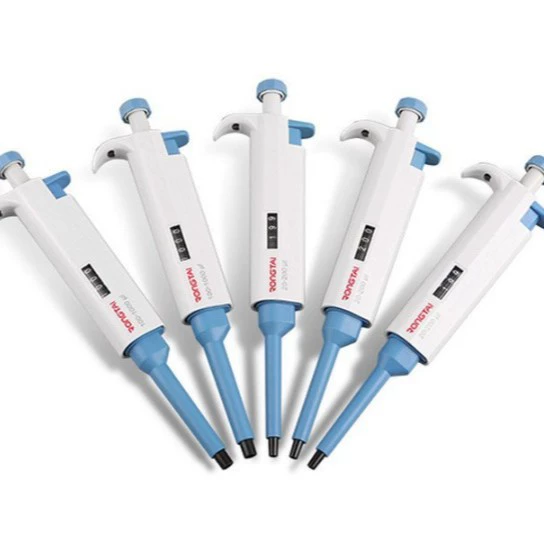 Регулируемые микропипетки, пипеточный пистолет, одноканальные регулируемые пипетки, многоканальные пипетки для точных экспериментов.