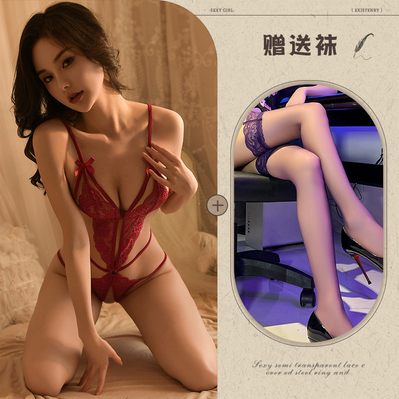 버건디 점프수트 + 블랙 스타킹