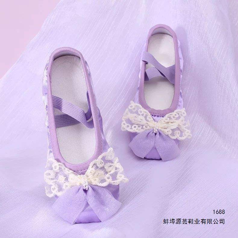 2026 New Summer Children's Dance Shoes with Soft Soles for Ballet Practice, Suitable for Kindergarten Children and Performances