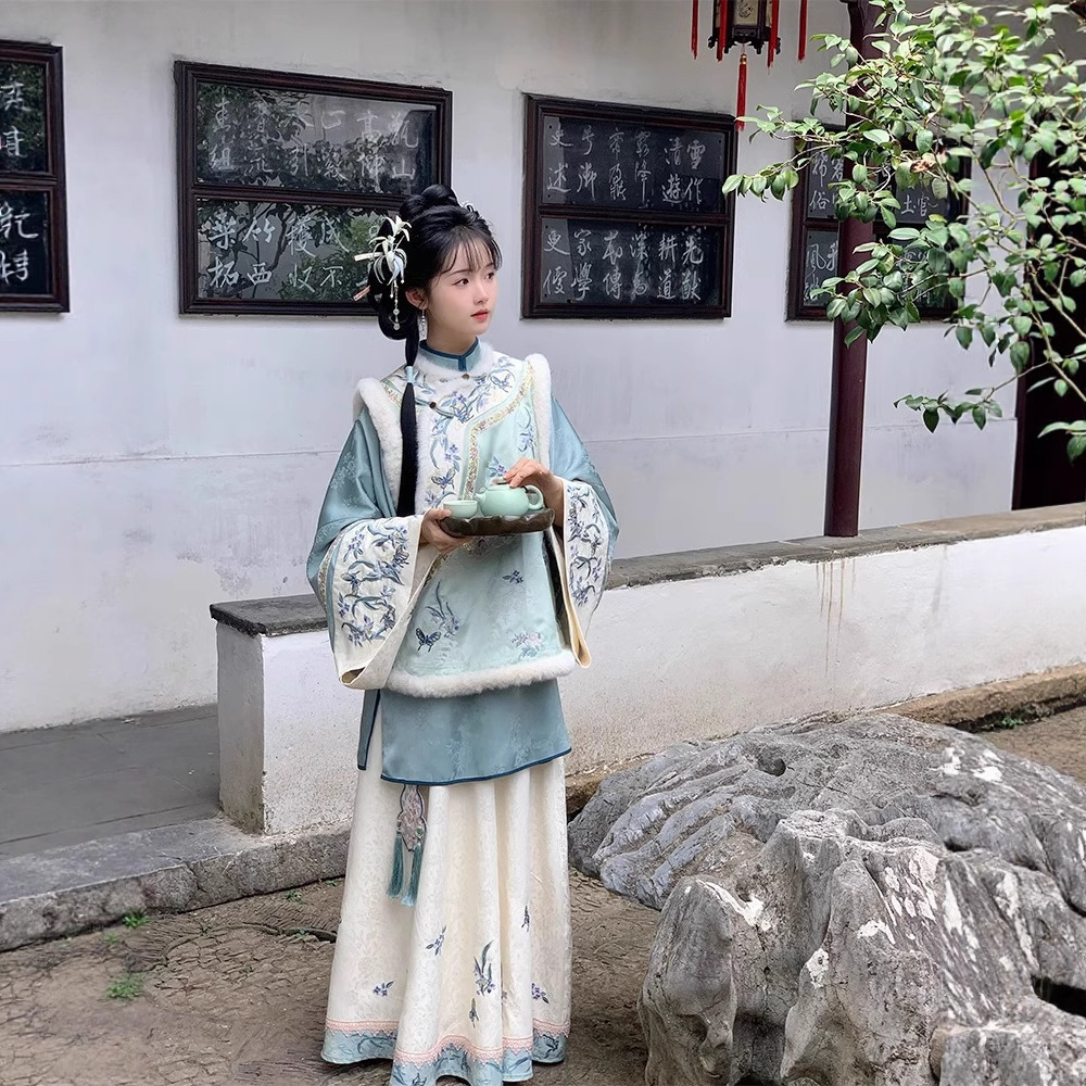 兰闺女书 女新中式国风套装清汉女马甲古风改良汉服拜年服秋冬