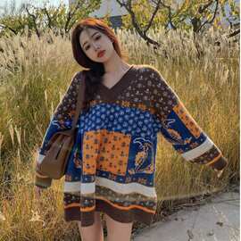 秋冬复古撞色提花V领套头毛衣女中长款宽松大码慵懒风显瘦针织衫