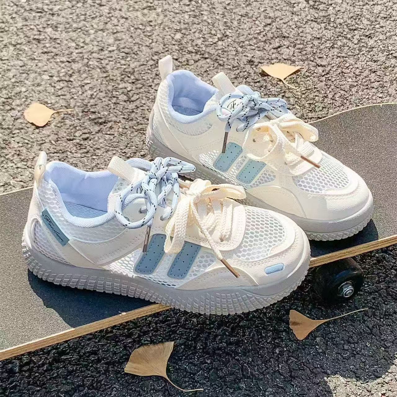 2026 primavera y verano nuevo estilo coreano suela gruesa aumentó zapatos deportivos casuales de mujer malla transpirable de moda versátil zapatos individuales