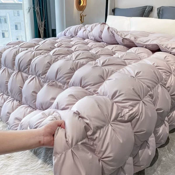 95% white goose down duvet, thickened for warmth, suitable for single or double beds, and can be used as a spring/autumn duvet insert