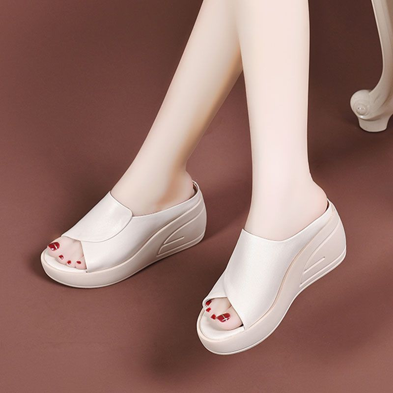 Muffin sandálias de fondo grueso para mujeres 2025, nuevos tacones anti-deslizante zapatillas de fondo grueso para aumentar la altura de la mesa impermeable de base suave zapatos de mujer