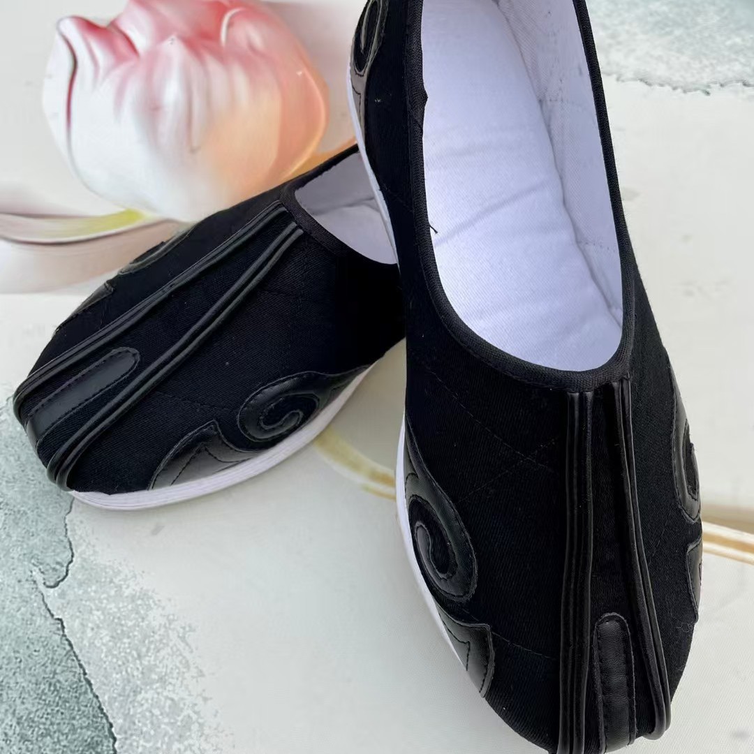 Primavera y otoño zapatos de tela antiguos de Beijing para hombre vestido de suela de Melaleuca hecho a mano de estilo chino casual transpirable Xiangyun rociando zapatos de suela suave