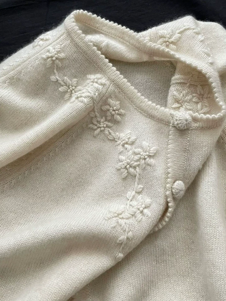 Вязаный белый кардиган, дизайн в стиле Chanel с вышивкой, размеры S–XL, лёгкий 0,5 кг