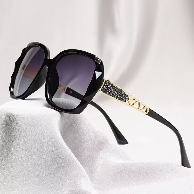 2026 New Polarized Diamond-Encrusted Sunglasses for Women, Anti-Uv, Korean Style, High-End Trendy Celebrity Sunglasses, Driving Glasses