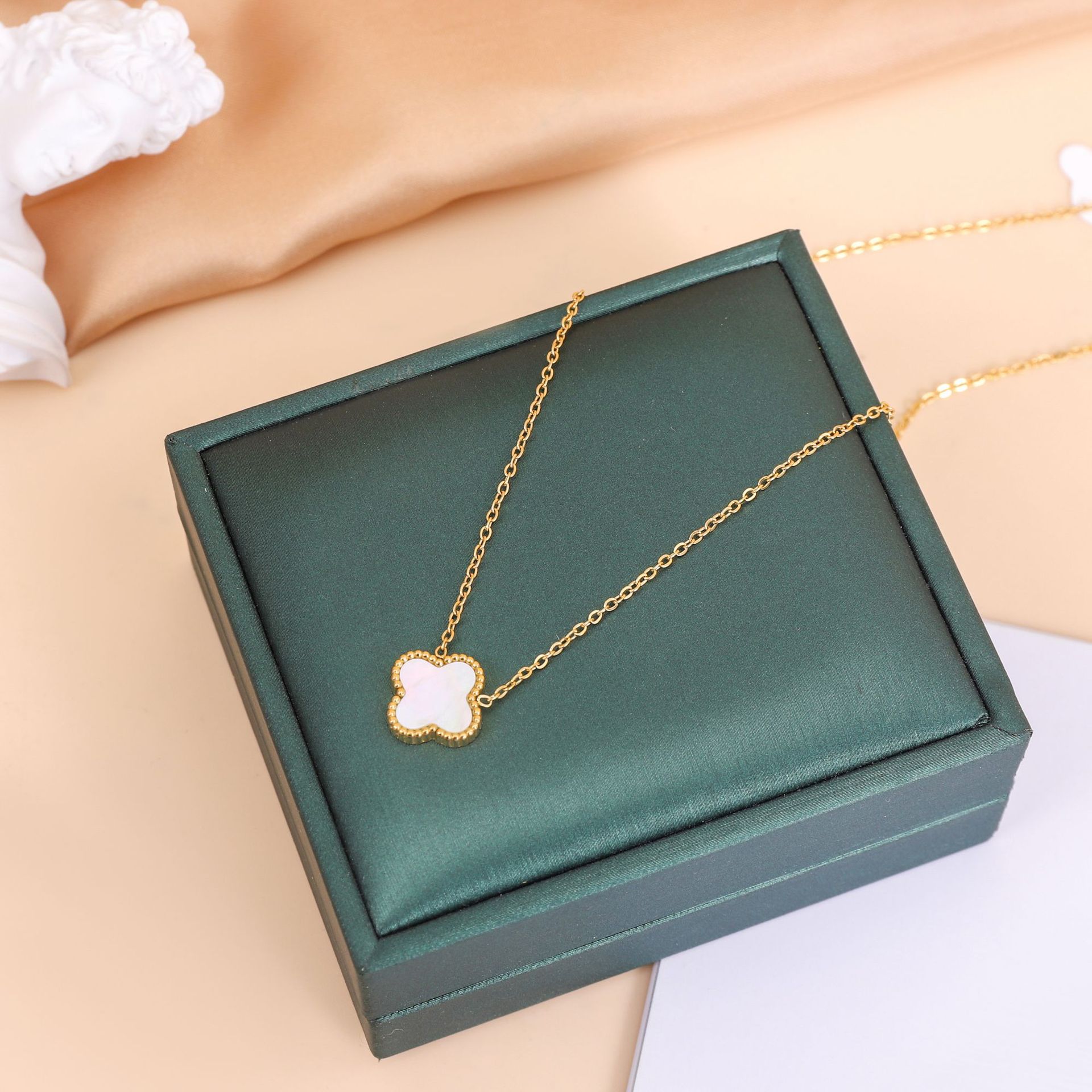 Transfronterizos vacío galvanizado de aluminio de acero de alta versión cuatro hojas cinco flores fritillaria brazalete de oro rosa fábrica venta al por mayor directa