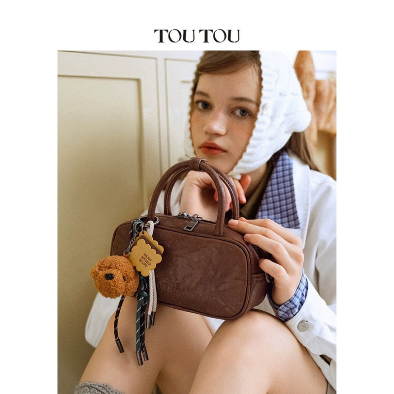 TOUの新しいオリジナルボストンボウリングバッグ模造植物タンニンなめしのハイエンド秋の女性用シングルショルダーポータブルクロスボディバッグ|undefined
