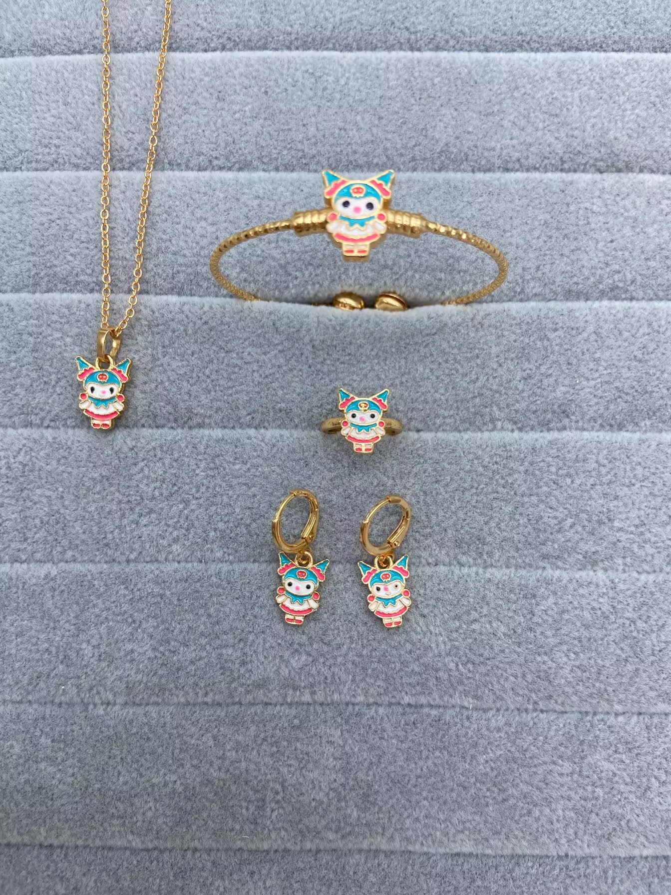 Juegos de joyería para niños transfronterizos de dibujos animados lindos anillos pendientes brazaletes colgante collar adyacente de cuatro piezas