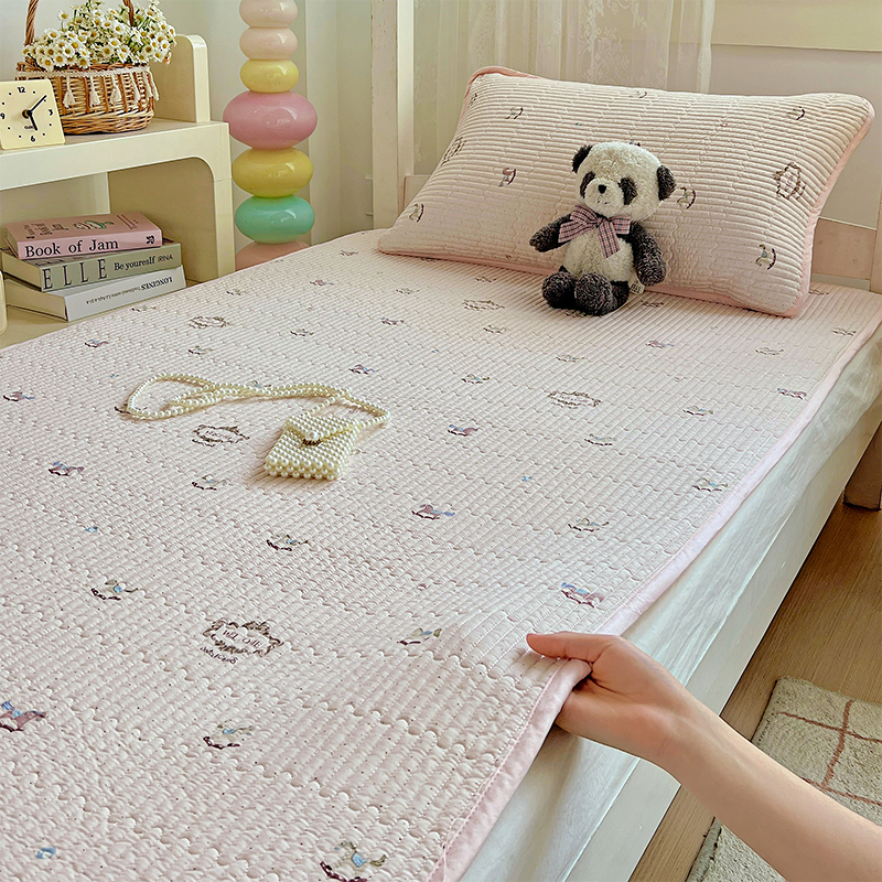 Carousel 100% cotton filling all year roundneutral / Dormitory bed: 90*200 single mattress