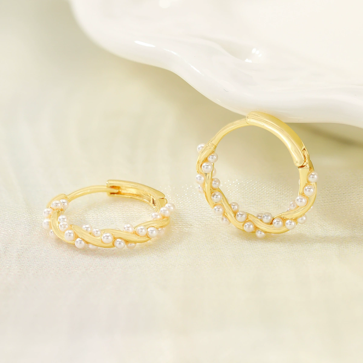 Серьги, серебряная игла, модный циркон, образец серебро 925, микроинкрустация, французский стиль, стиль лёгкого люкса, высокий класс, опт