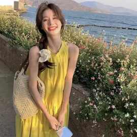 法式黄色挂脖露肩连衣裙女秋季温柔仙女气质口袋宽松度假风长裙子