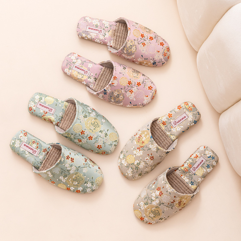 Couple Autumn and Winter Silks and Satins National Style Embroidered Slippers for Home All Year Round Slippers for Men and Women Factory Direct Sales Dropshipping