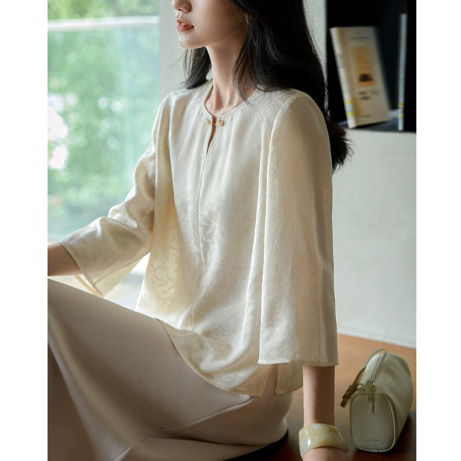 【Hidden Gem: Silky Smoothness】Gold-plated Three-Way Gauze | Designer Slimming Top, Autumn 2026 New Arrival
