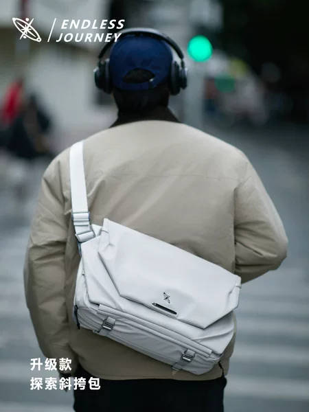 Upgraded Version of Men's Crossbody Bag, Multifunctional USB Shoulder Bag, Large Capacity, Expandable, Waterproof Computer Bag, Messenger Bag
