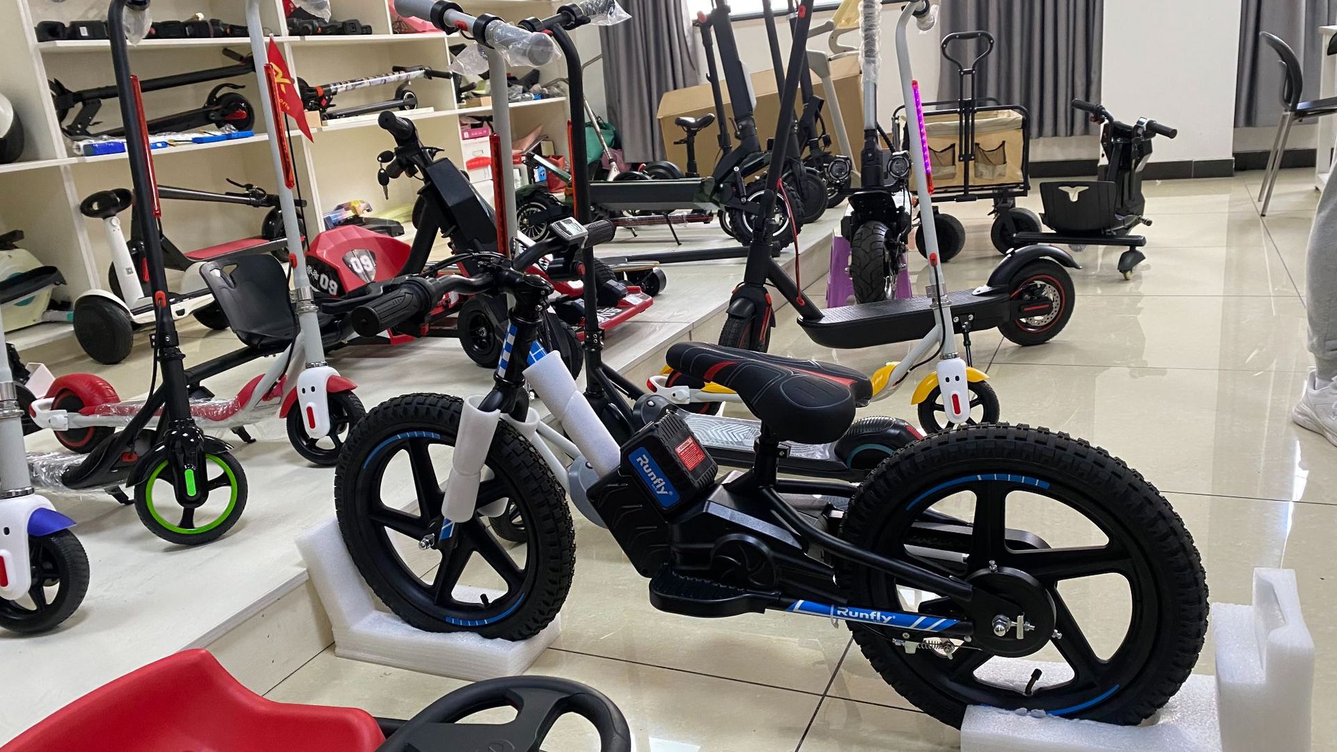 E01 child electric scooters 13