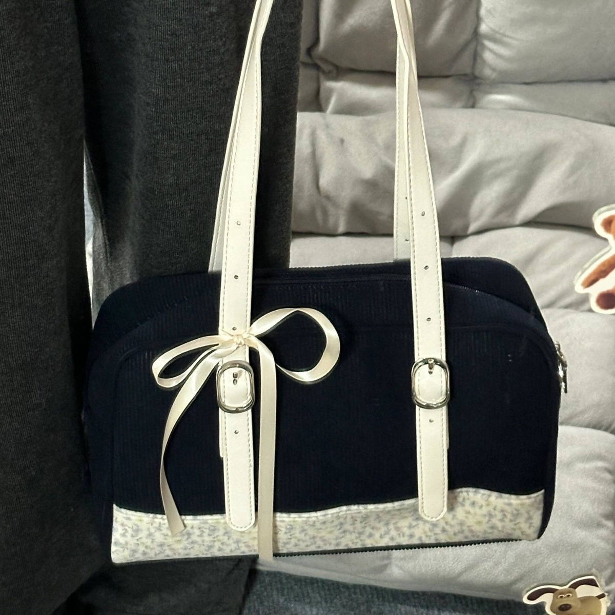 Diseño de nicho bolso de hombro único 2025 nuevo paquete de axilas de empalme de Flores rotas INS bolso de pana retro 100 paquetes de cercanías