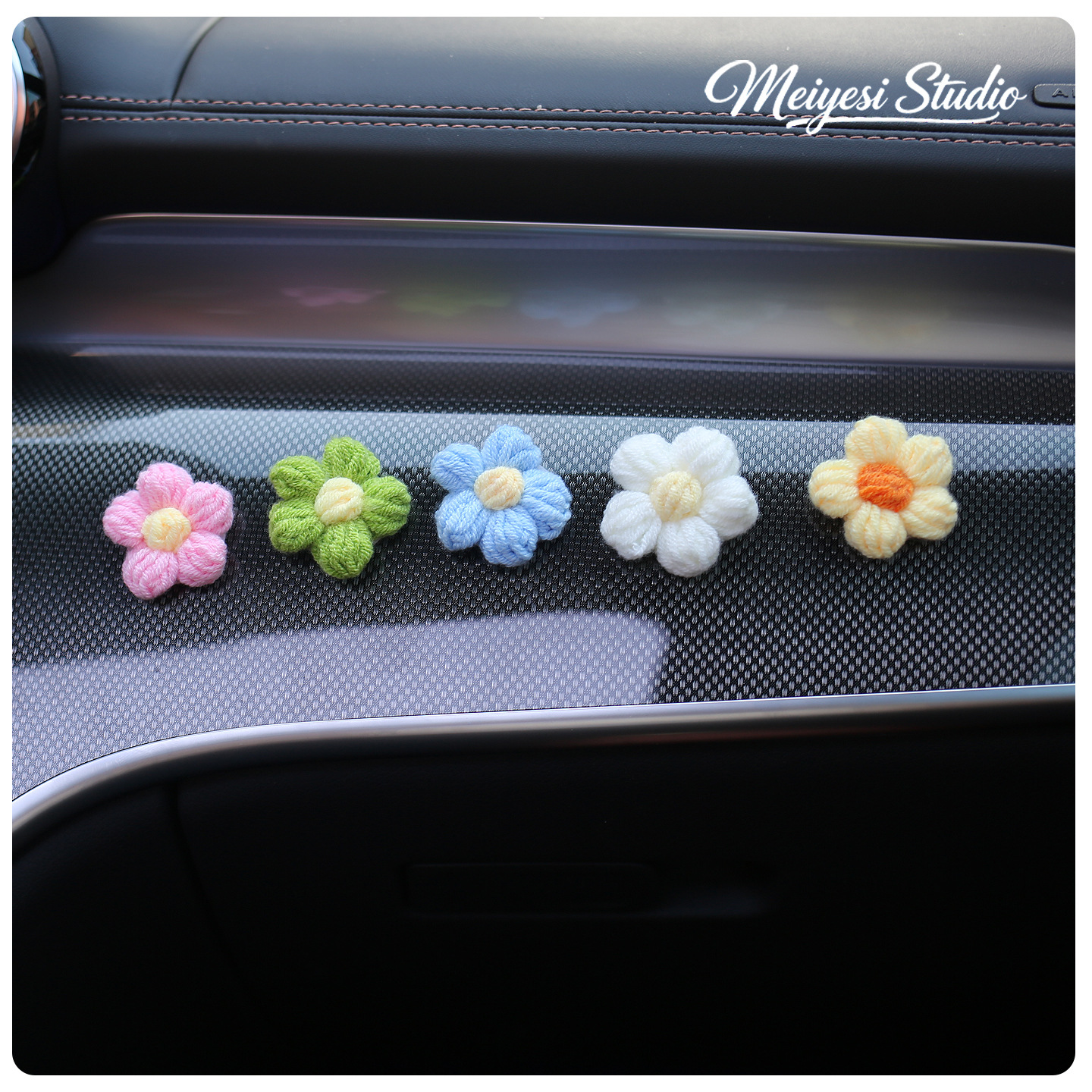 La versión coreana de la elegancia de flores de color creativas para adornos de automóviles, decoraciones de automóviles de alta calidad, flores de lana de la niña.