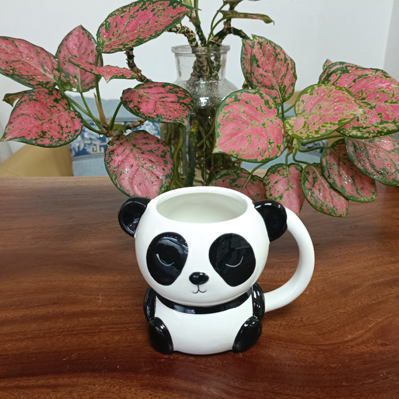 Taza de cerámica de la expresión animal linda de la taza Taza de agua de cerámica tridimensional pintada del mapache