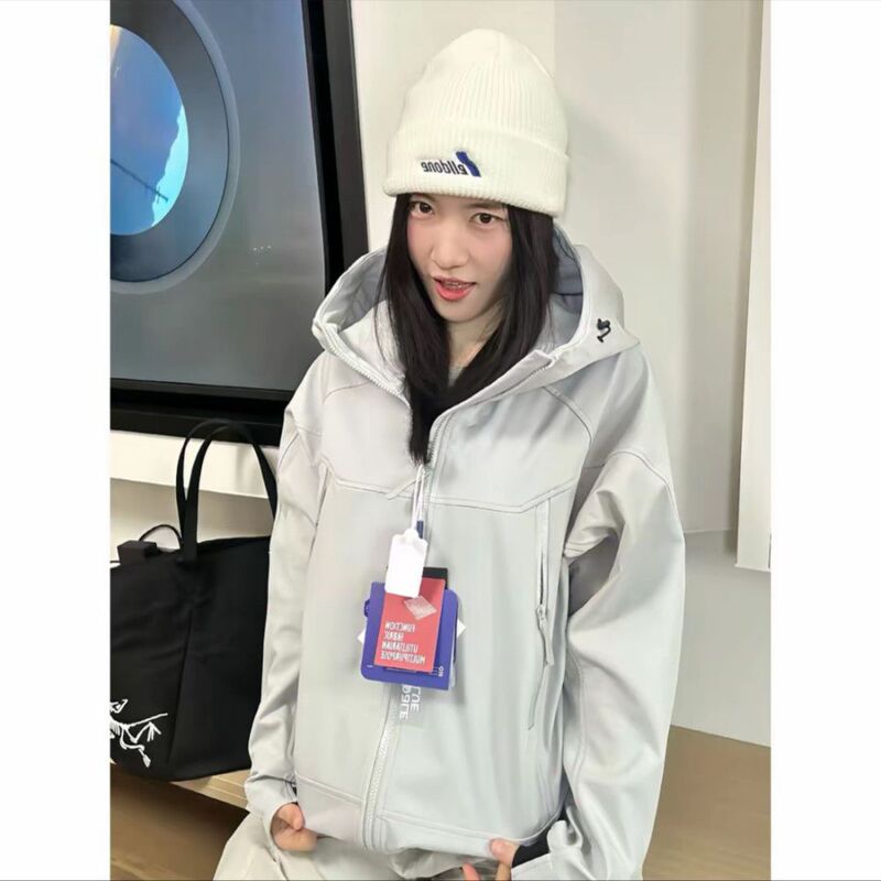 American Hooded Soft Shell Outdoor Jacket for Women 2025 Spring & Fall New Lightweight Windproof and Light Rain Mountain Jacket