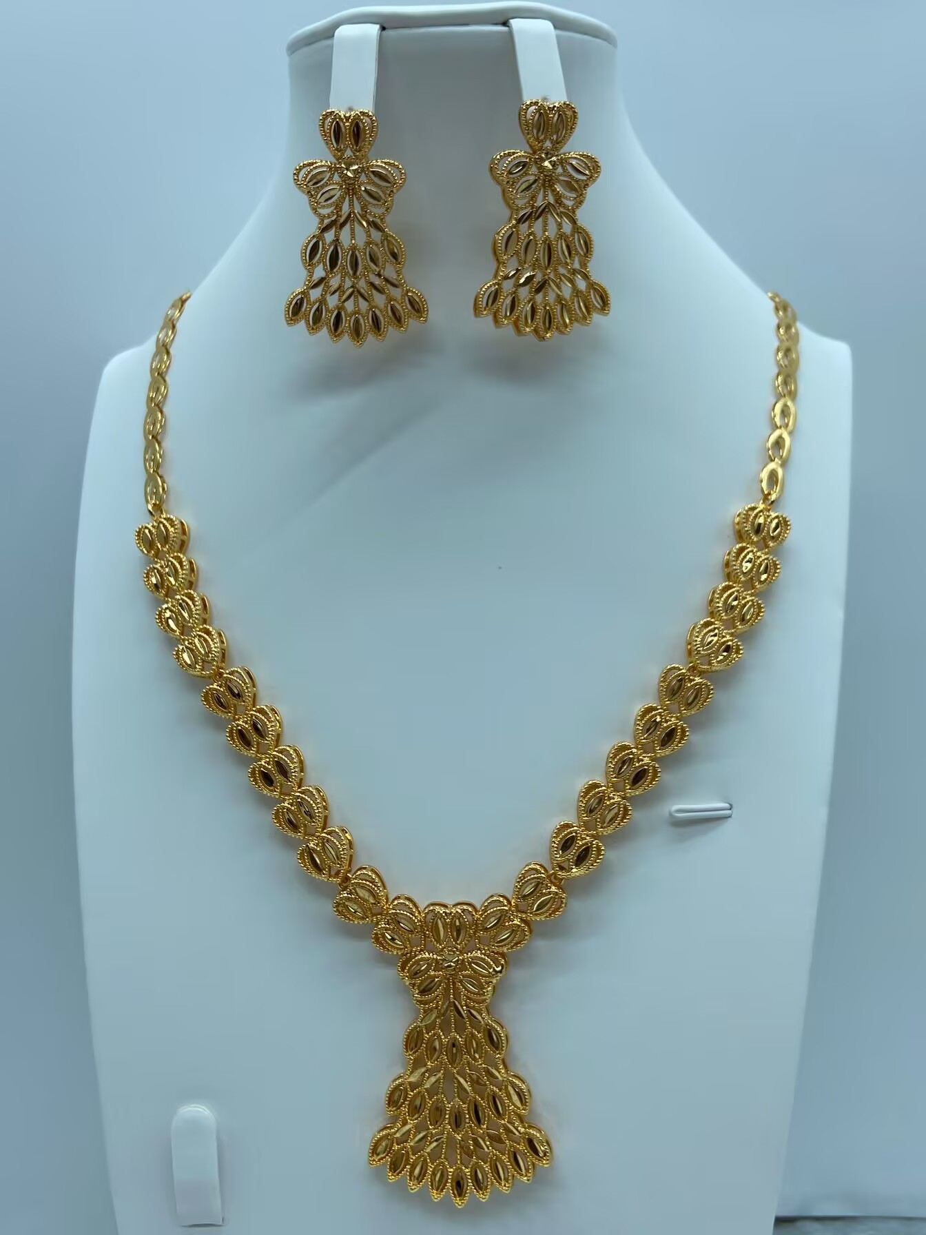 Transfronterizos de moda retro de Oriente Medio conjunto de joyería collar pendientes de boda banquete de bronce de lujo joyería dorada mujer