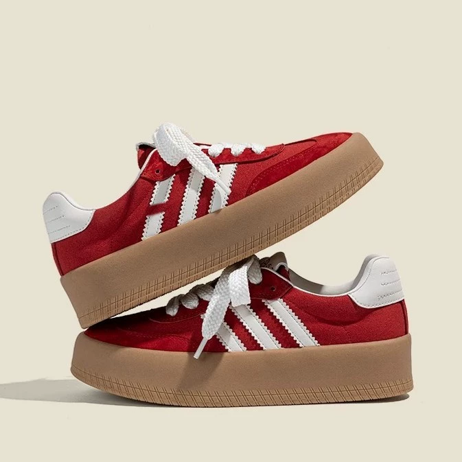 Счастливое красное моментальное обувь женская волна 2025 новая весенняя толстая подошва увеличена, универсальная повседневная спортивная обувь женская