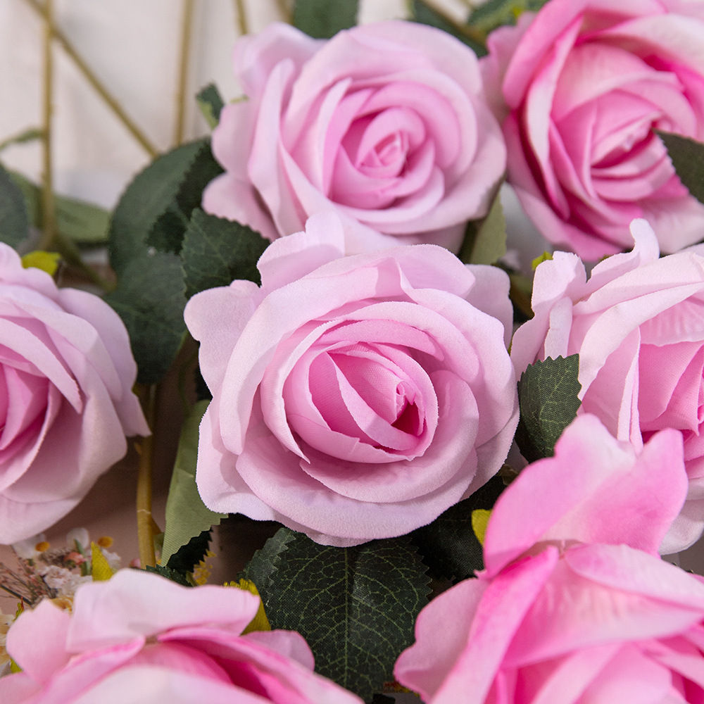 Simulación de flores de rosa de mano única tela de terciopelo cascada pared de flores decoración de boda flores falsas al por mayor