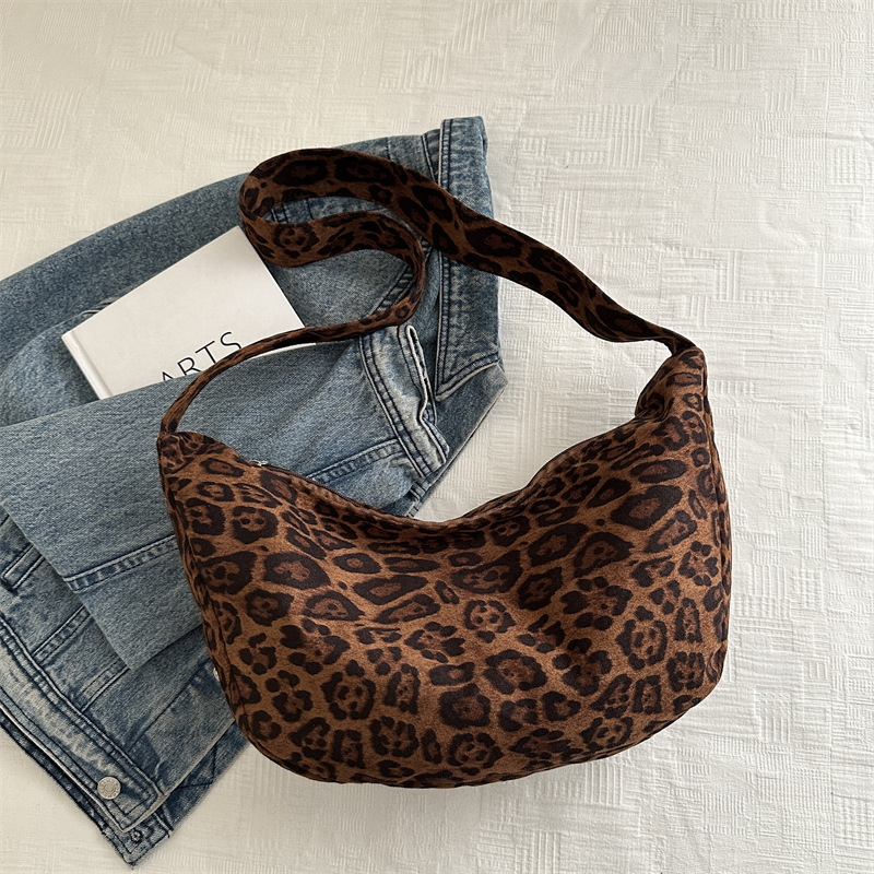 Bolsa de transporte de alta calidad 2024, invierno nuevo retro cuero suave leopardo bolsa casual versátil bolso de hombro inclinado